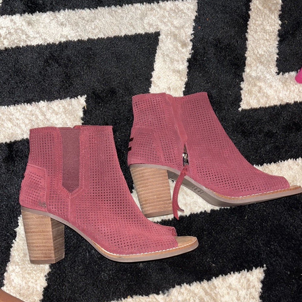Tom heels